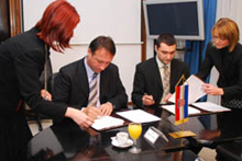 Sporazum o preuzimanju djelatnika potpisali su Ministar Rončević i direktor Pletera Denis Skubic, uz suglasnost sindikata