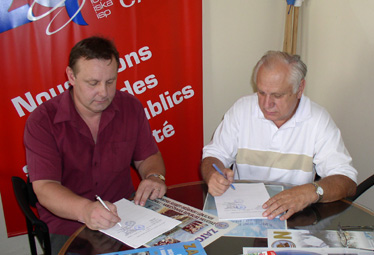Ugovorne strane sporazum su potpisale odvojeno - Zoran Perović i Ivica Ihas potpisuju kolektivni ugovor ispred Sindikata